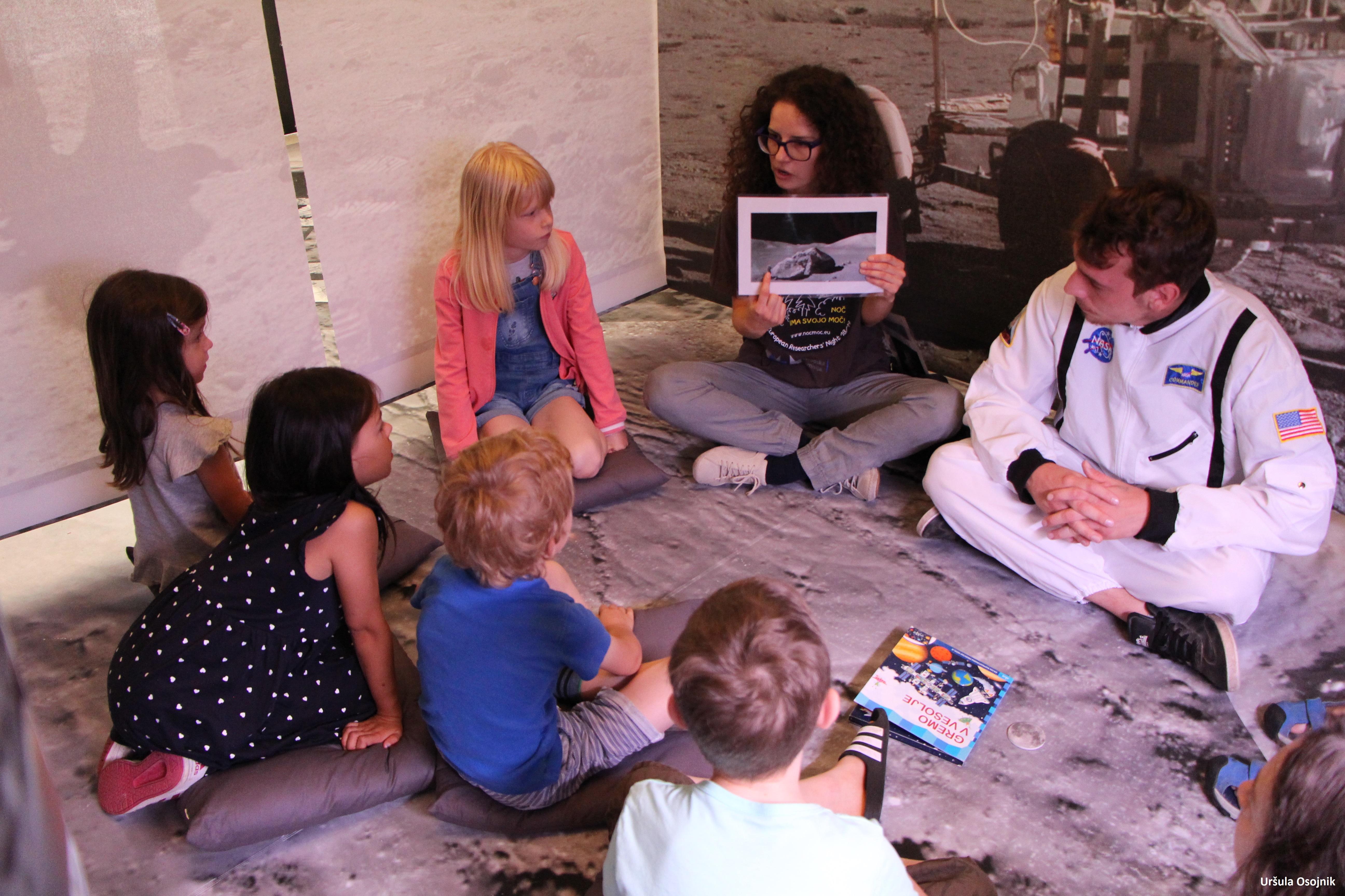 Program za najmlajše ob razstavi Človek na Luni