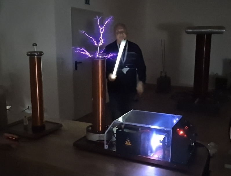 prikazi Tesla